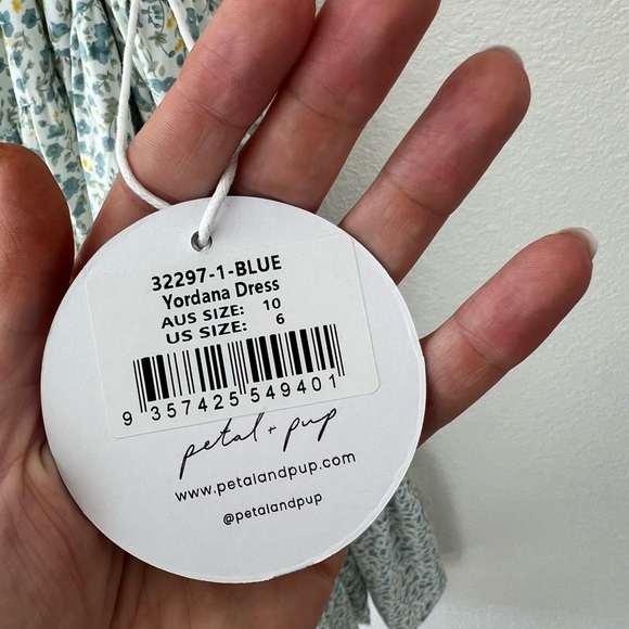 Midi dress 💙🤍🔥 - Picture 8 of 12